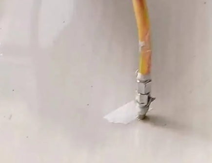 宁乡瓷砖空鼓维修公司专业解答在瓷砖铺贴过程中，如果使用的砂料过粗（如全部使用了粗砂），可能会导致以下问题